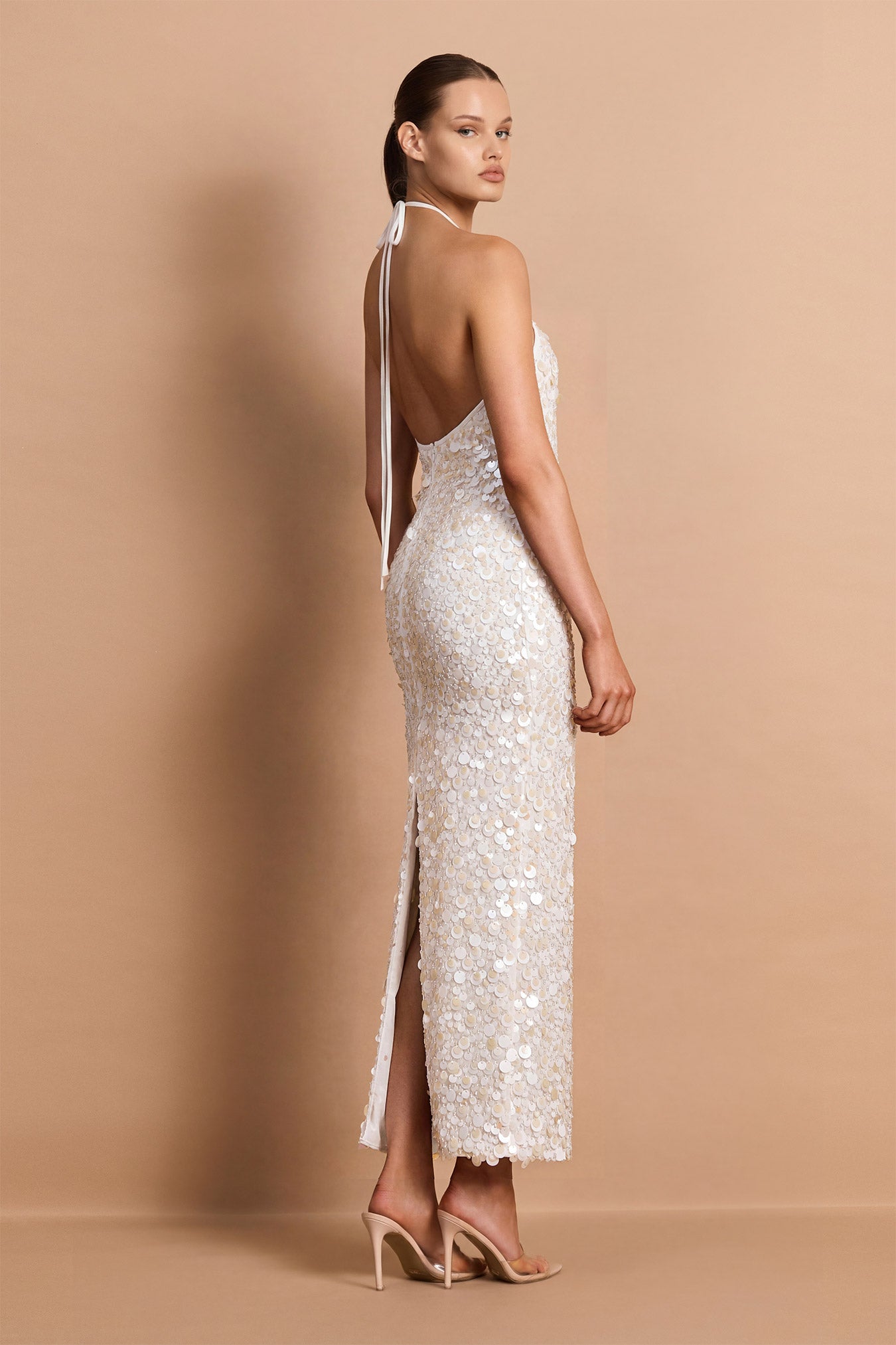 CORA-MAXI_WHITE_3_1834548f6b0a44d18e5b9b04b869bc40